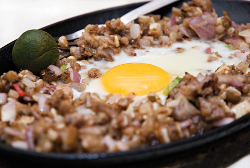 recipe for sisig with spam and corned beef, Philippines sisig recipe, cook the Filipino sisig dish